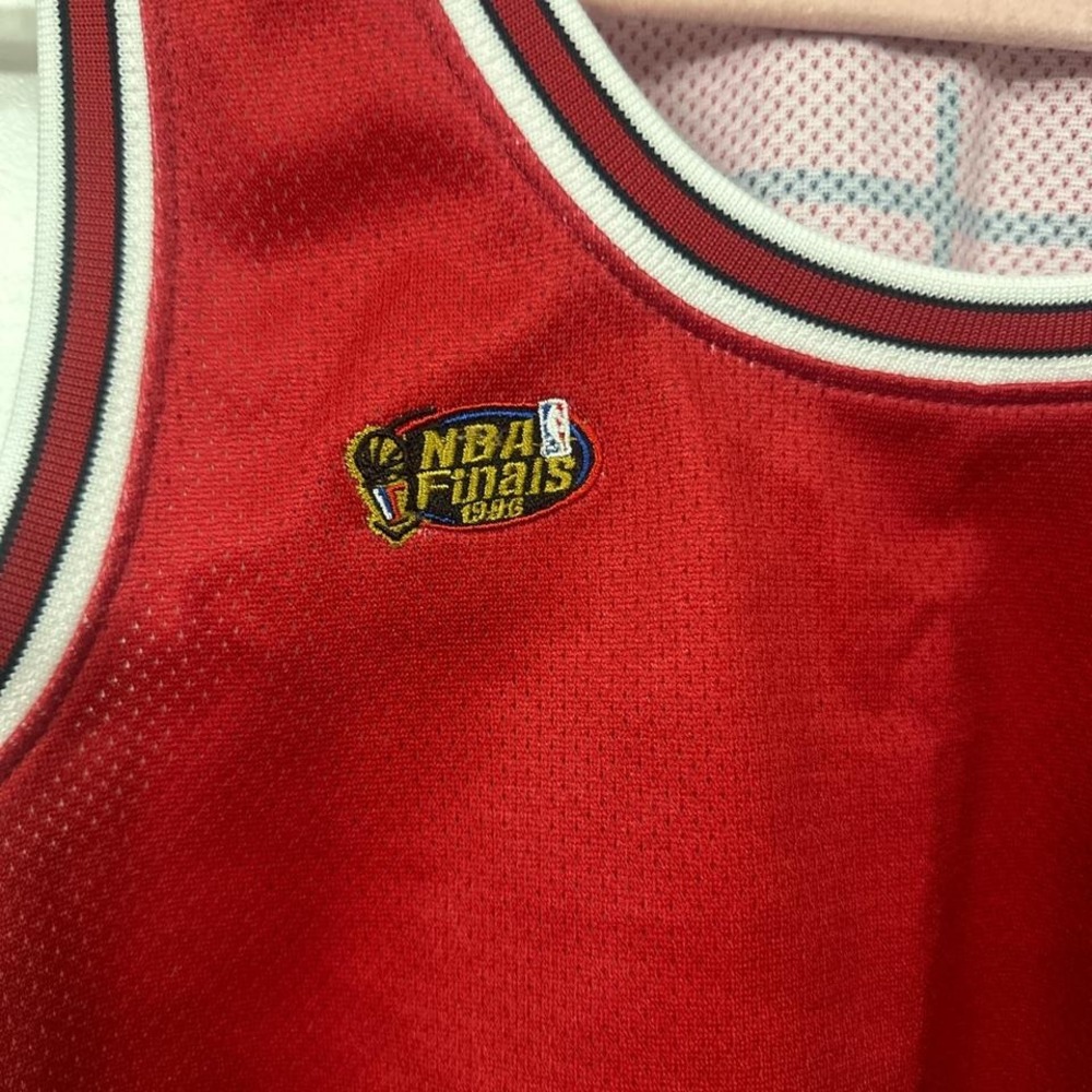 Chicago Bulls Mitchell & Ness red cropped mesh jersey tank. XS - Picture 3 of 6